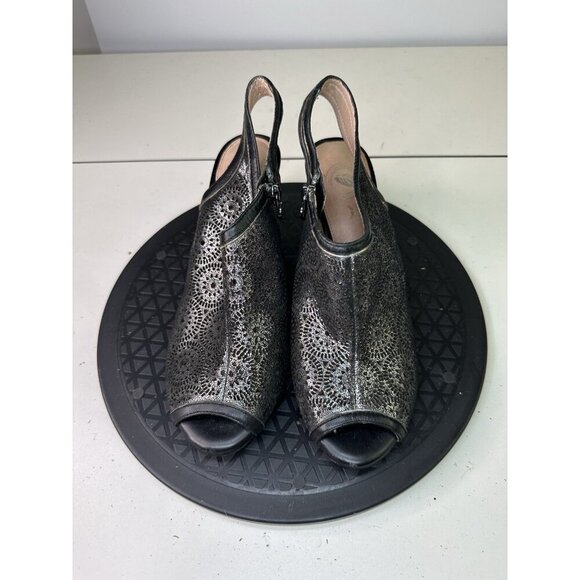 Nurture Black Gray Leather Open Toe Sandal Laser cut Sz 8.5 M - Picture 2 of 7